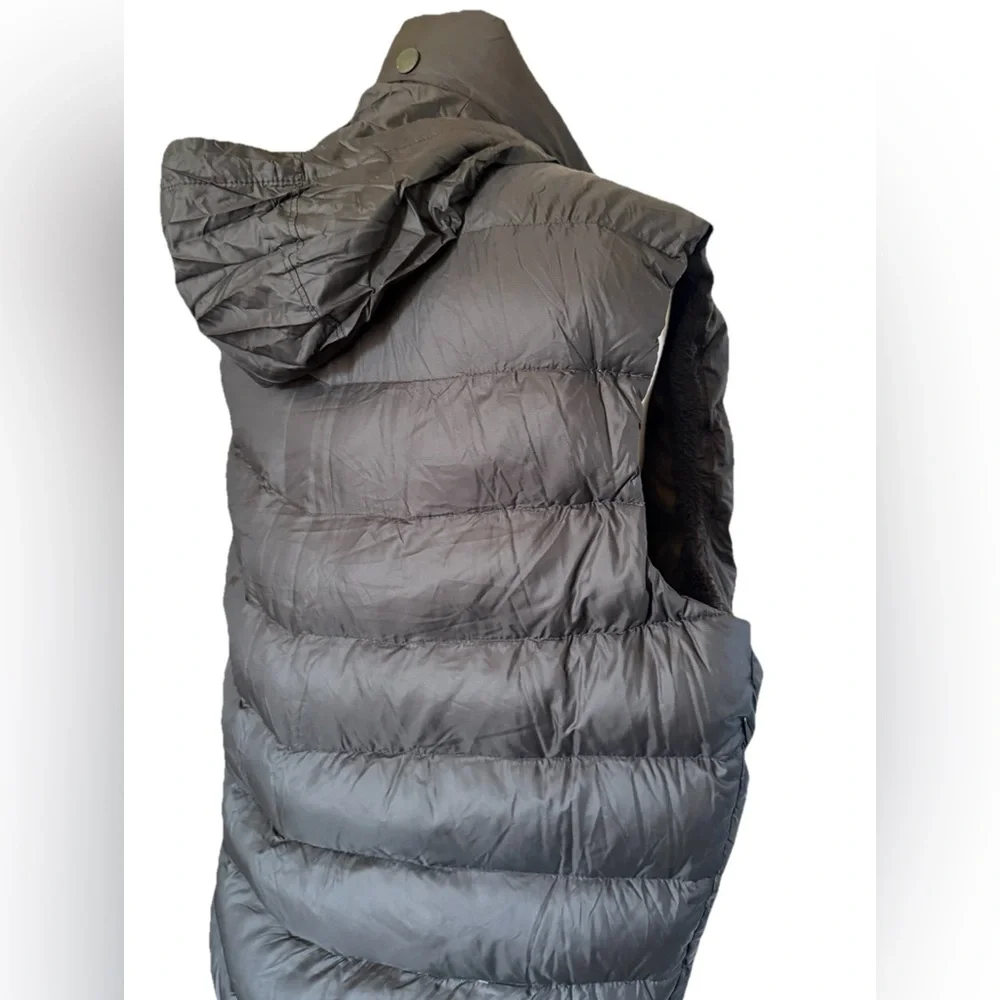 Gap Puffer Vest Men's Large Black Down filled Mock Neck Pockets Full Zip Hooded